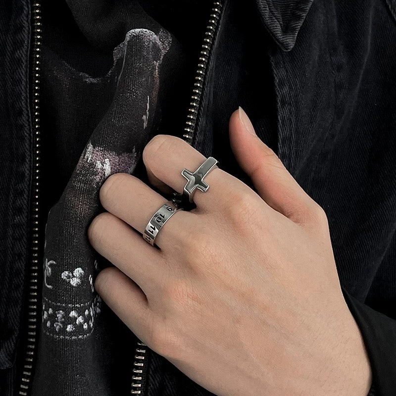 MINIMAL CROSS RING