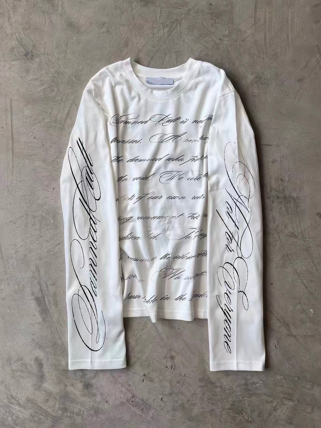 SCRIPT TYPOGRAPHY LONG SLEEVE TEE