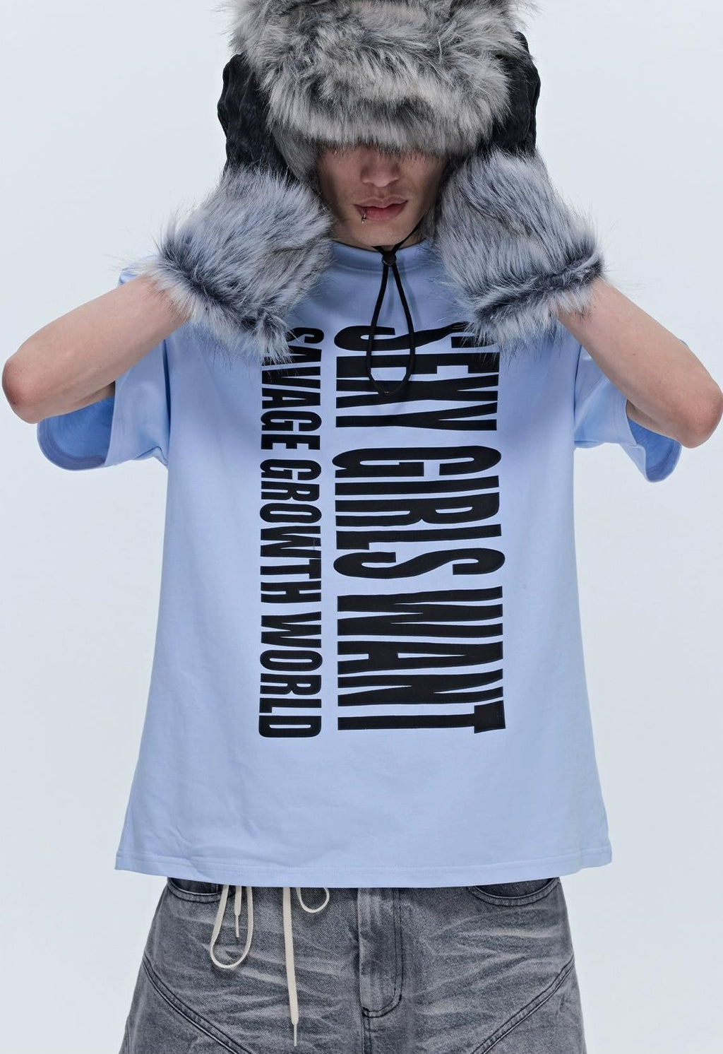 STREET STYLE GRAPHIC TEE