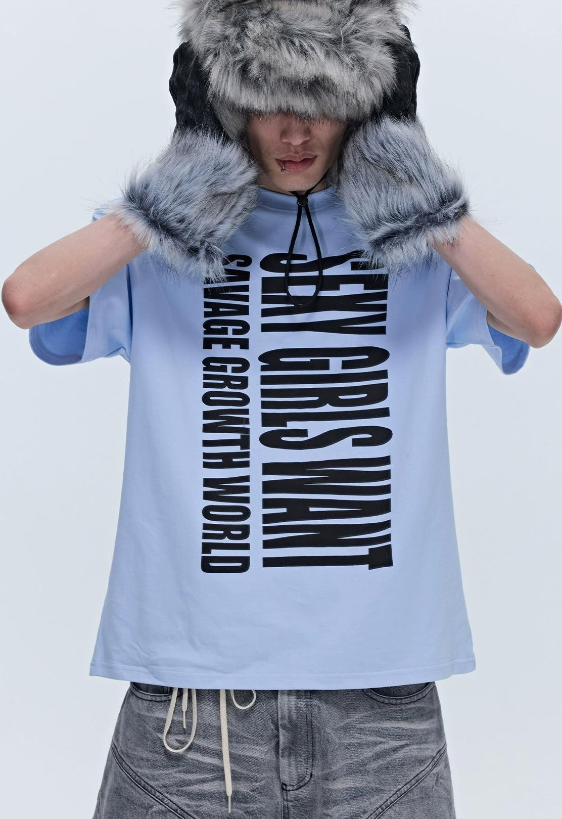 STREET STYLE GRAPHIC TEE