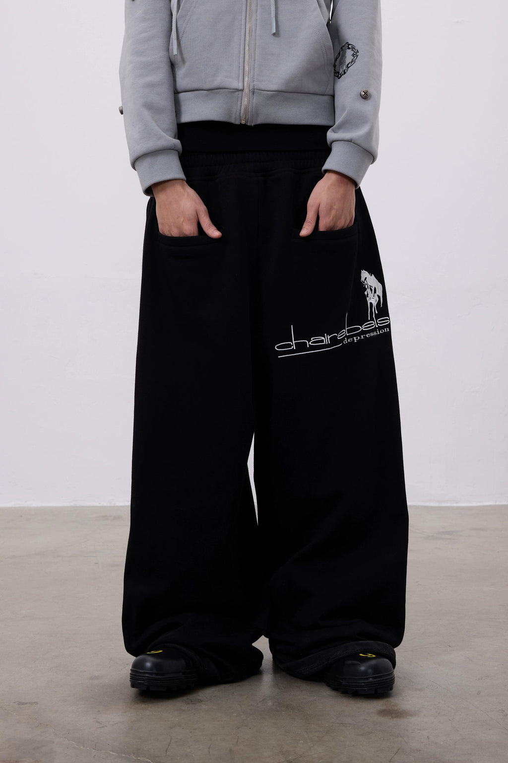 EMBROIDERED BAGGY PANTS