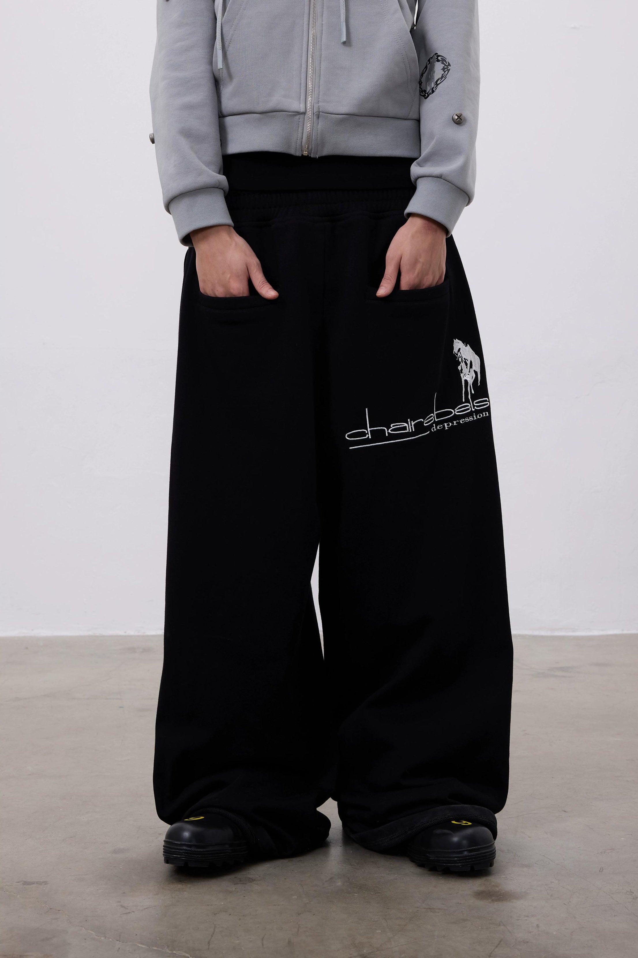 EMBROIDERED BAGGY PANTS