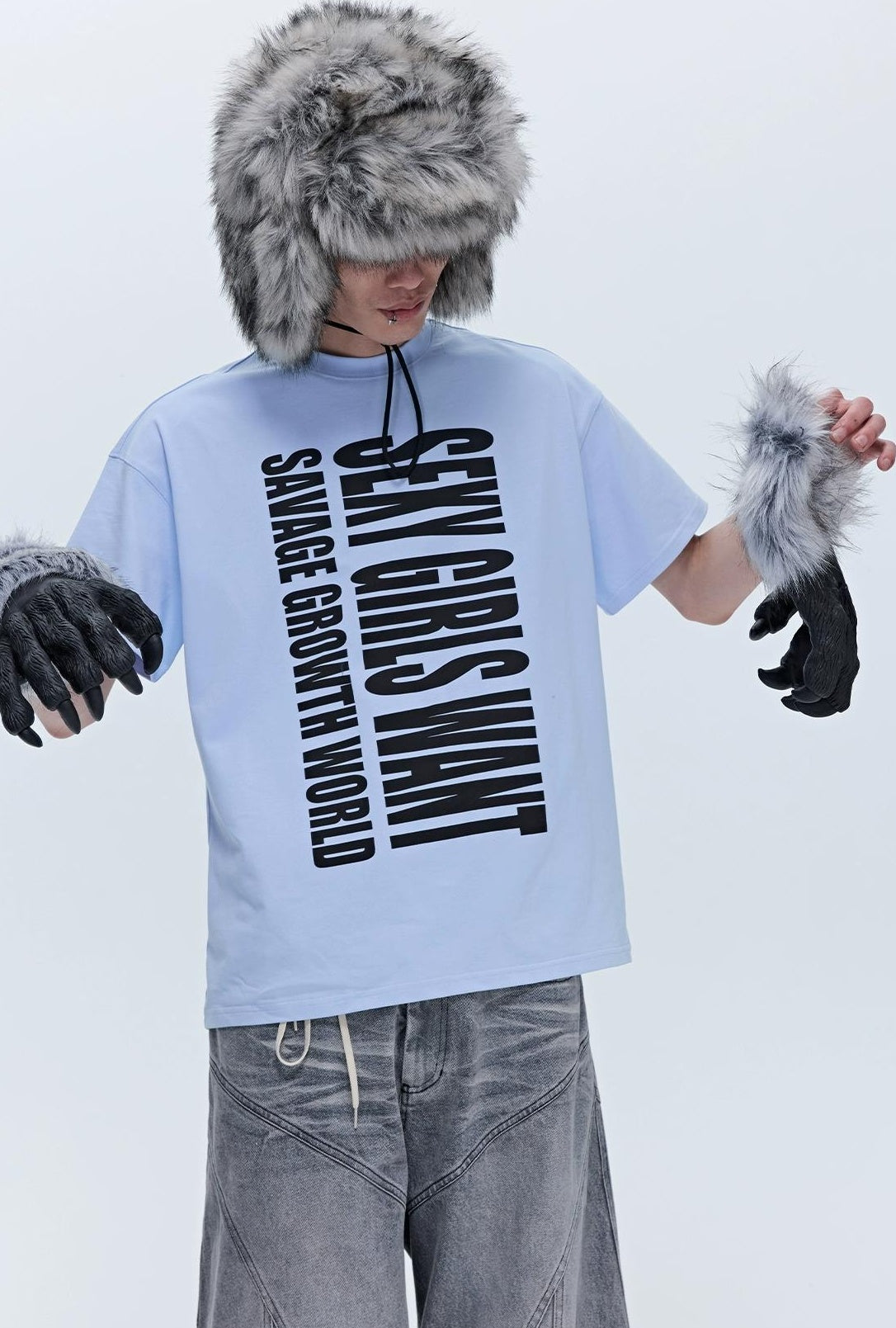 STREET STYLE GRAPHIC TEE