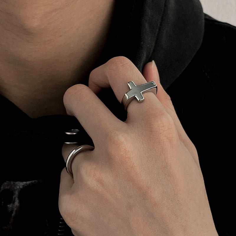 MINIMAL CROSS RING