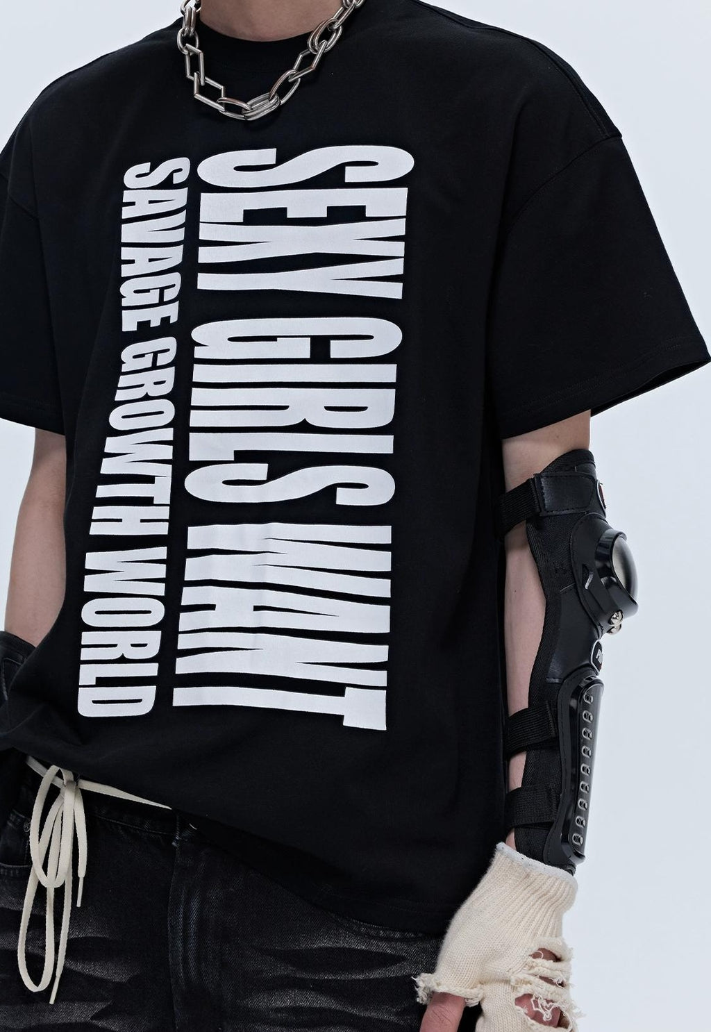 STREET STYLE GRAPHIC TEE