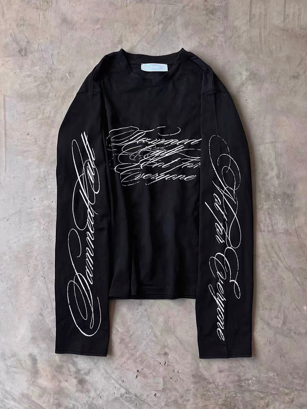 SCRIPT TYPOGRAPHY LONG SLEEVE TEE