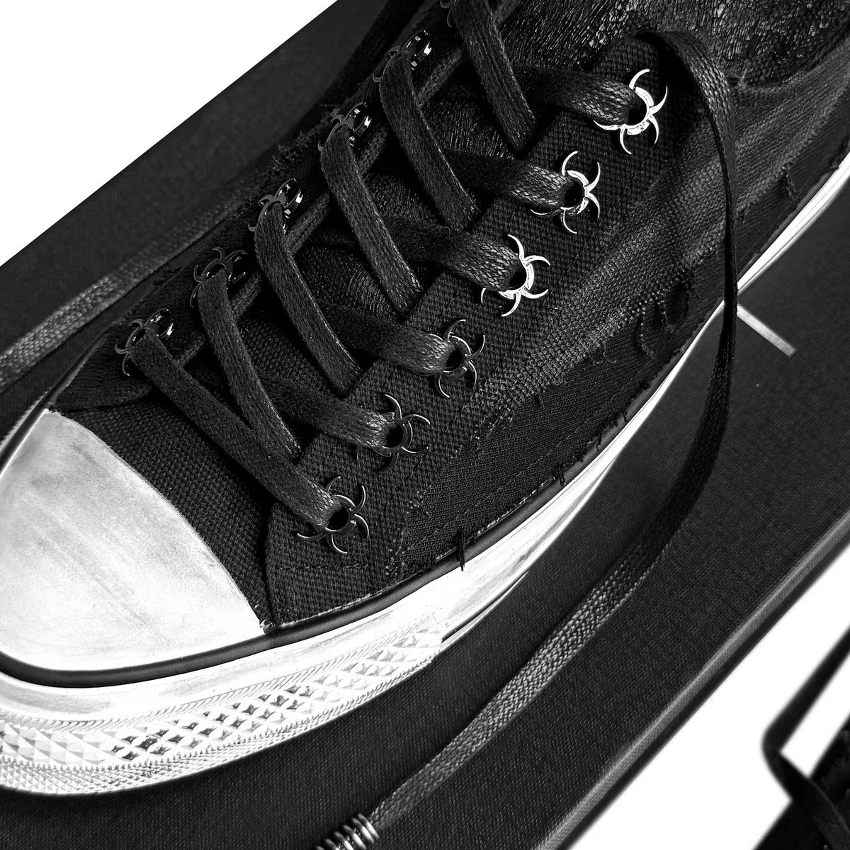 SCAR LACE SNEAKER