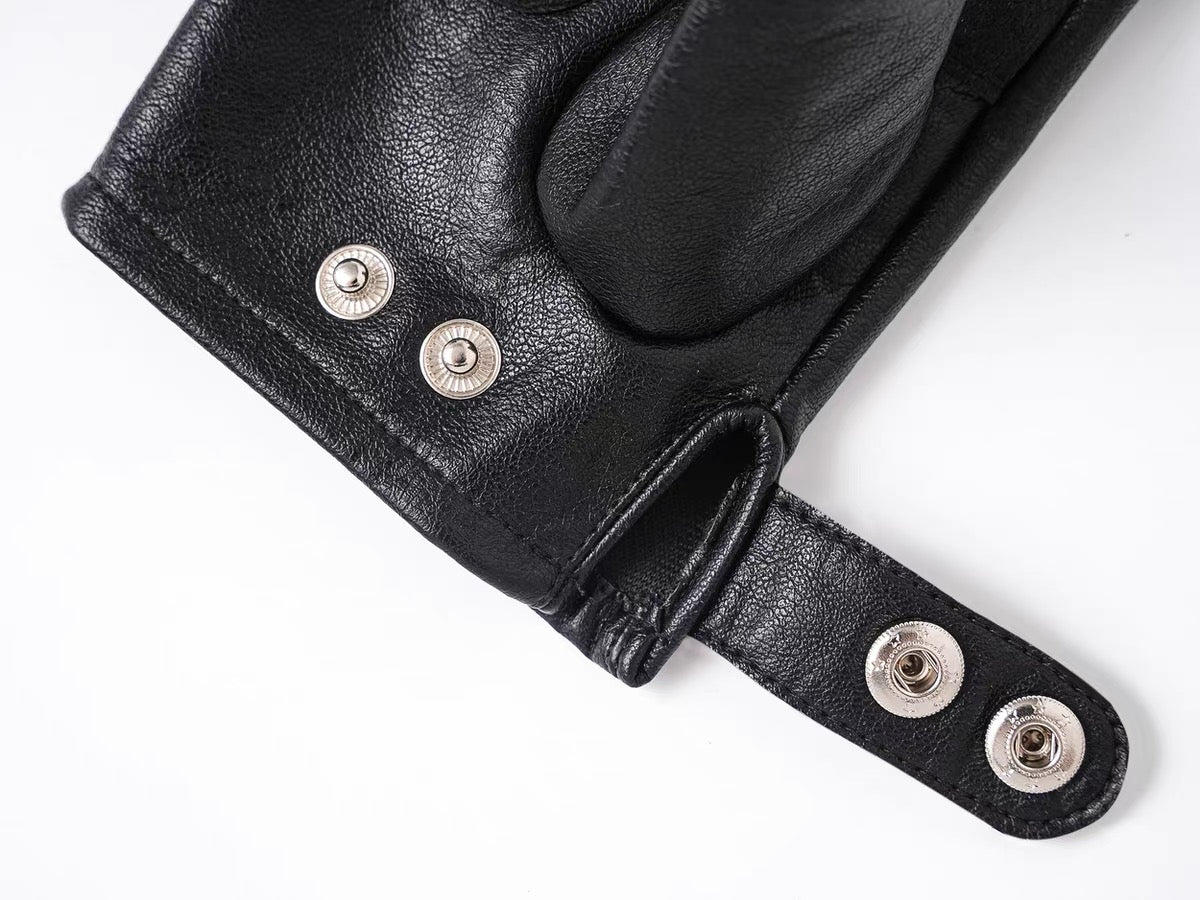 STUDDED FINGERLESS GLOVES