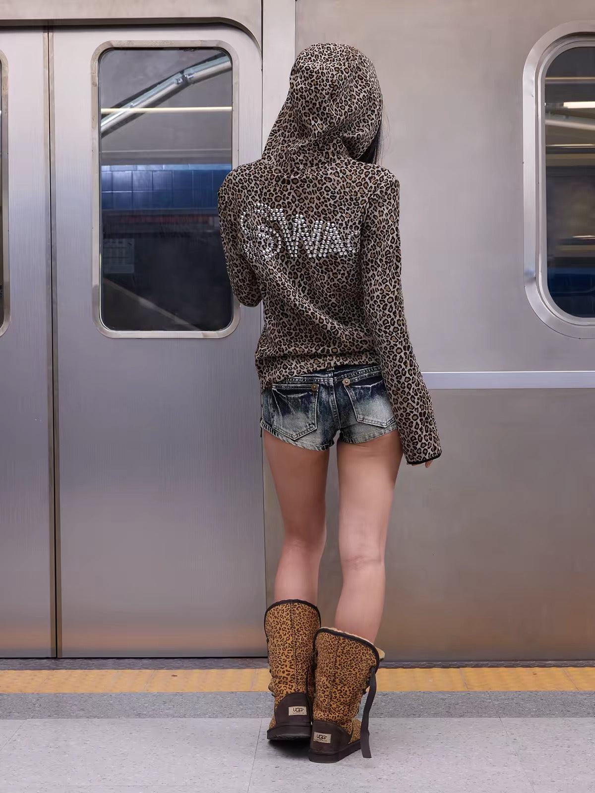 LEOPARD STUD ZIP HOODIE