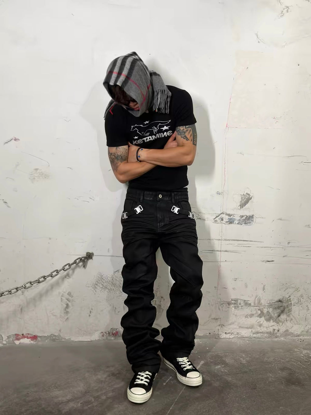 BUCKLE RUCHED COATED PANTS