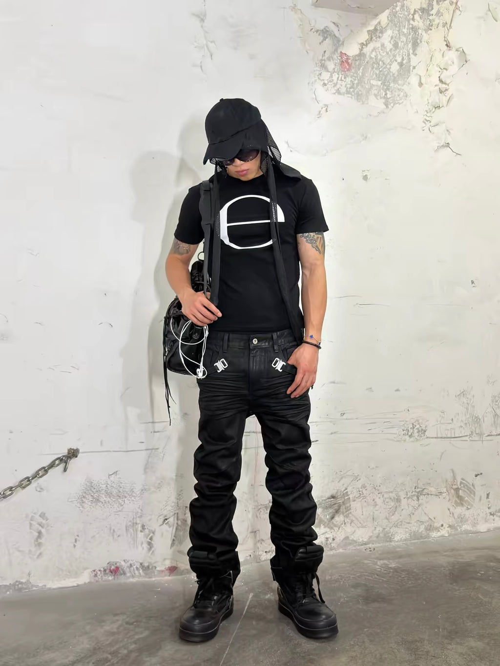 BUCKLE RUCHED COATED PANTS