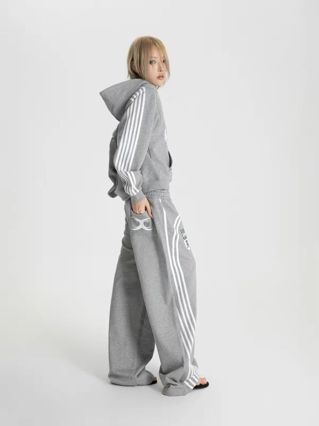 CREST STRIPE WIDE SWEATPANTS