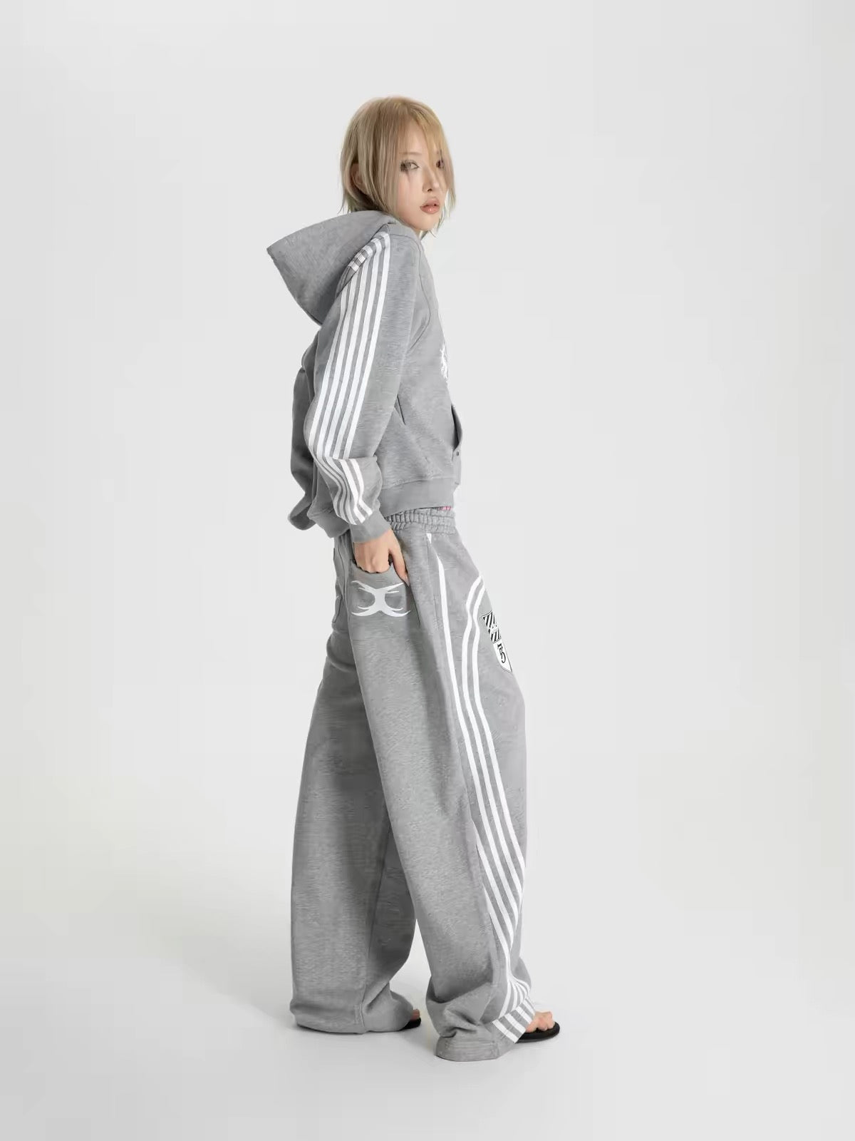 CREST STRIPE WIDE SWEATPANTS