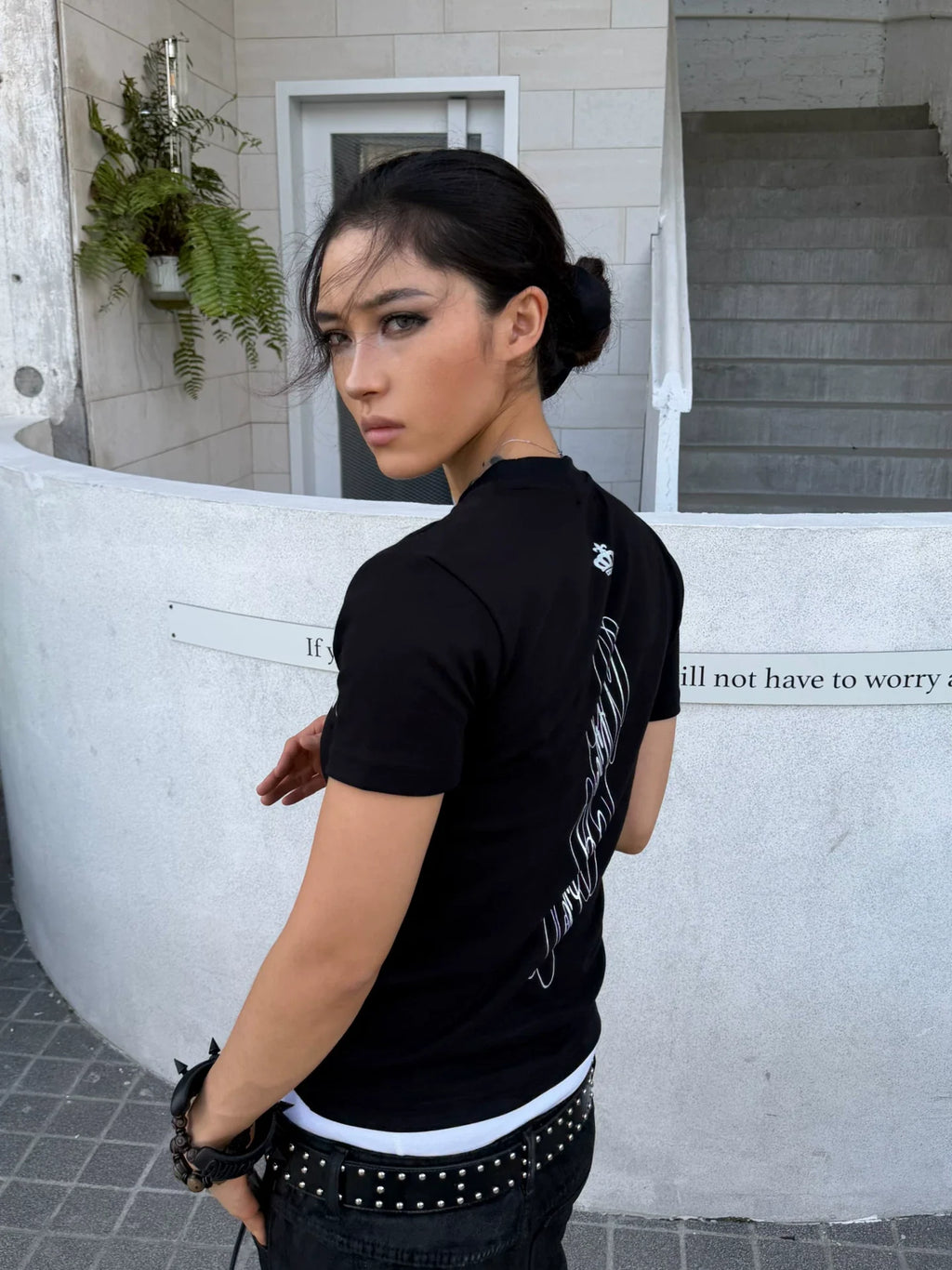 GLITTER PRINT FITTED T-SHIRT