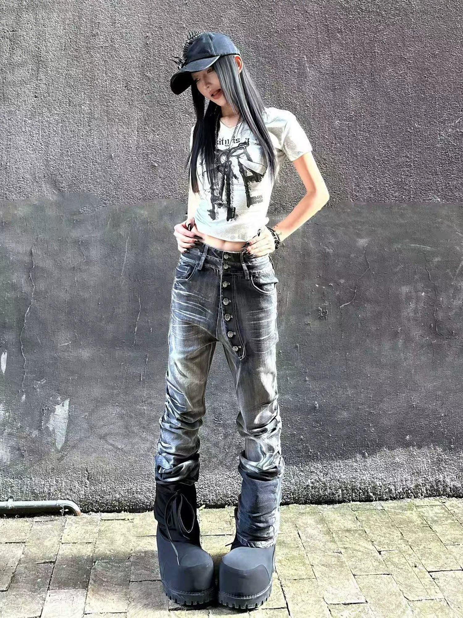 WHISKER CURVED JEANS