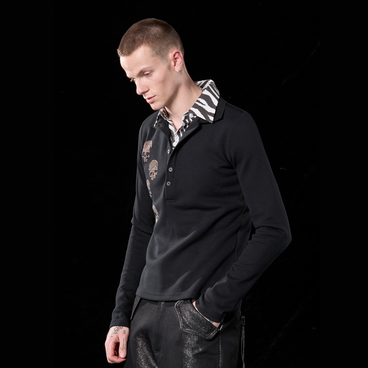 SKULL STRIPE SWEATER