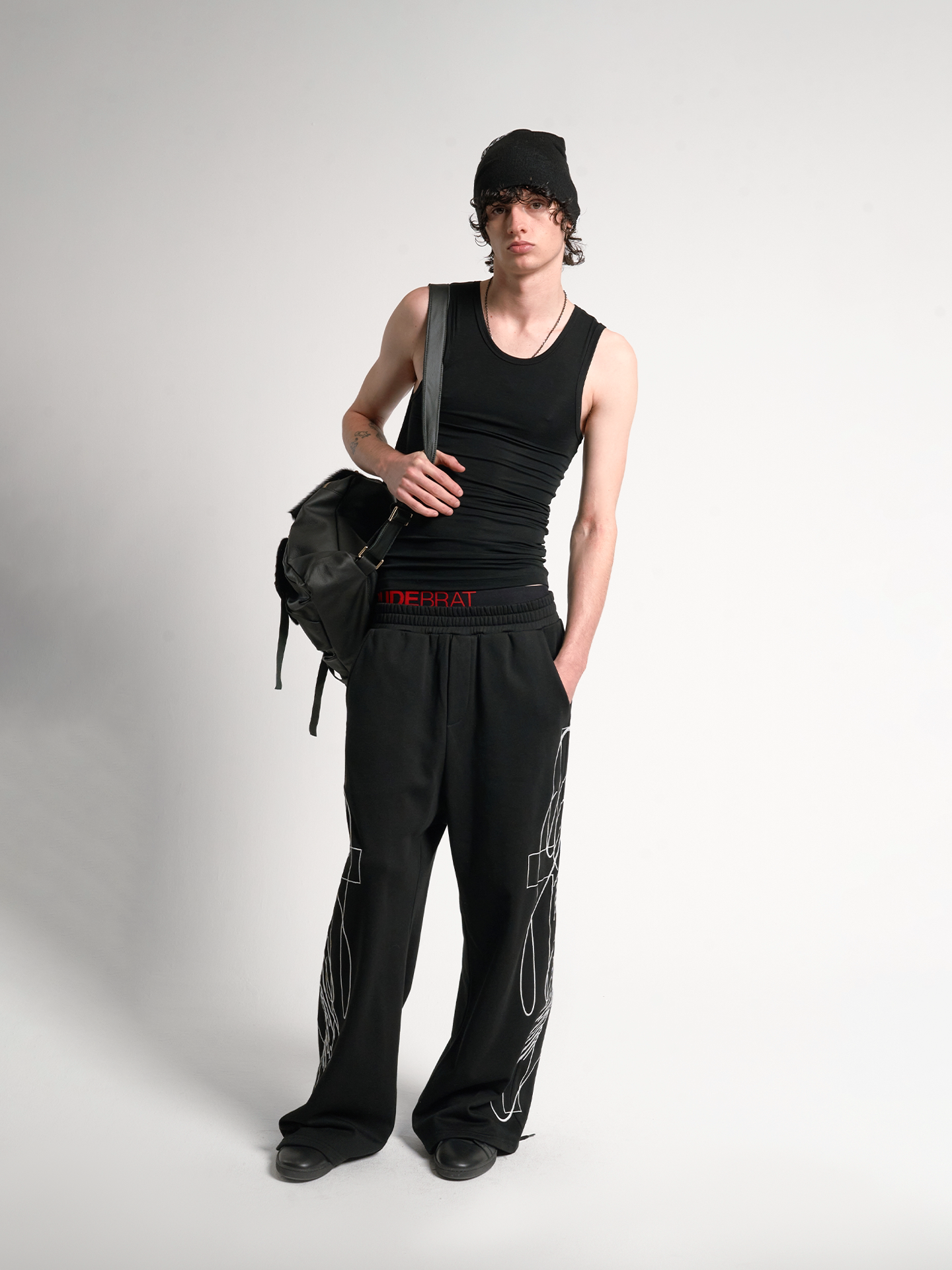 3D EMBROIDERY BAGGY SWEAT PANTS