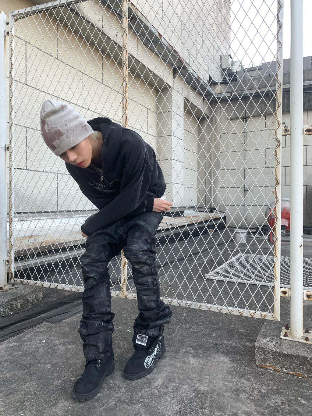 DISTRESSED CROSS BEANIE