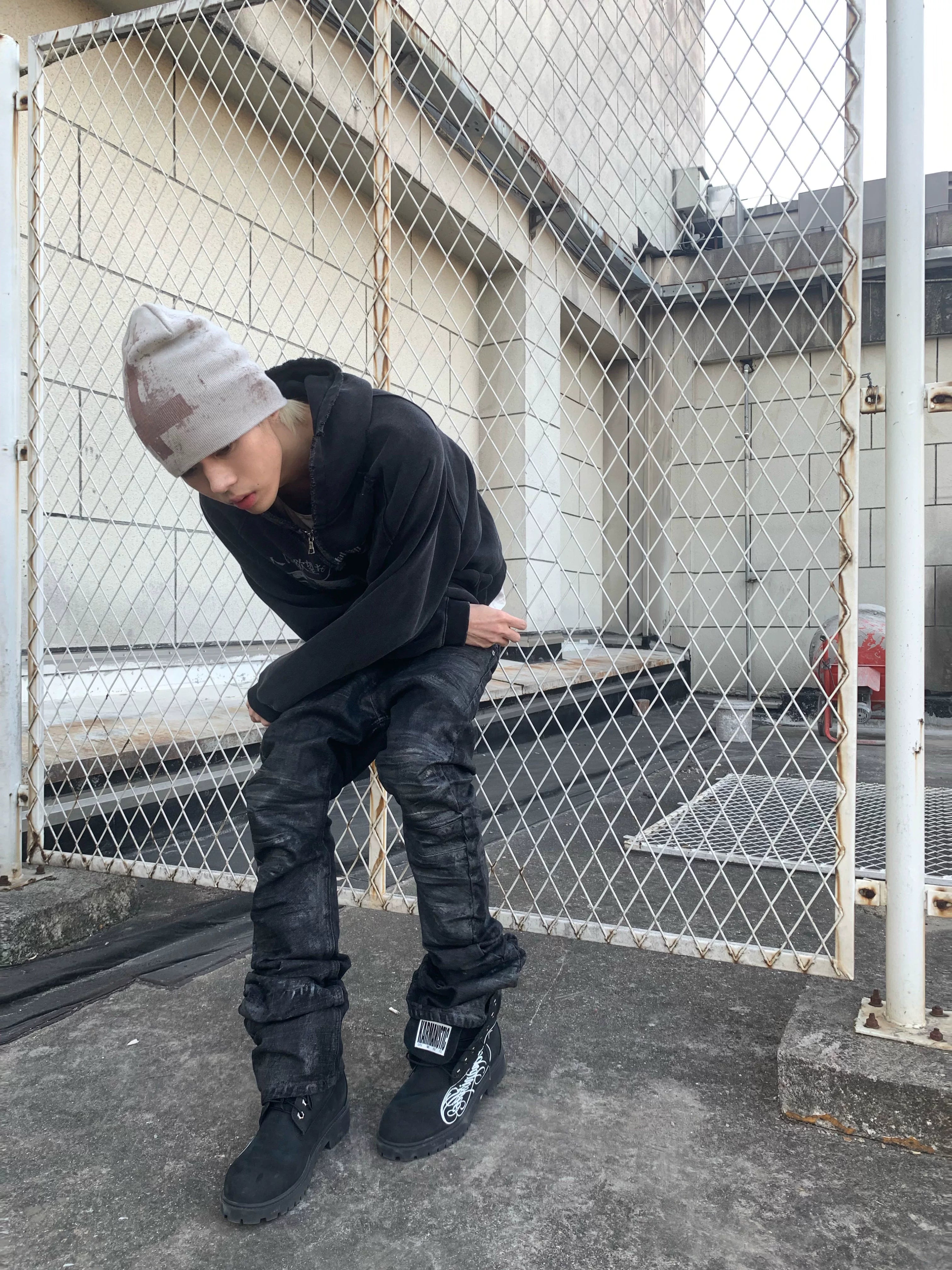 DISTRESSED CROSS BEANIE