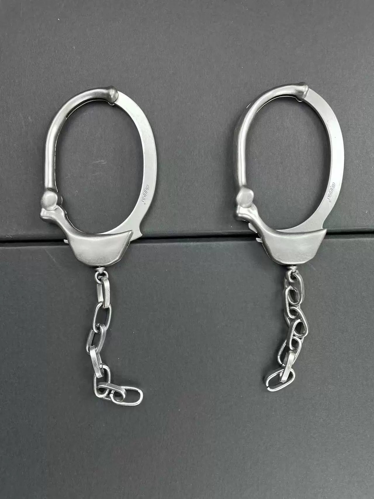 HANDCUFF CHAIN