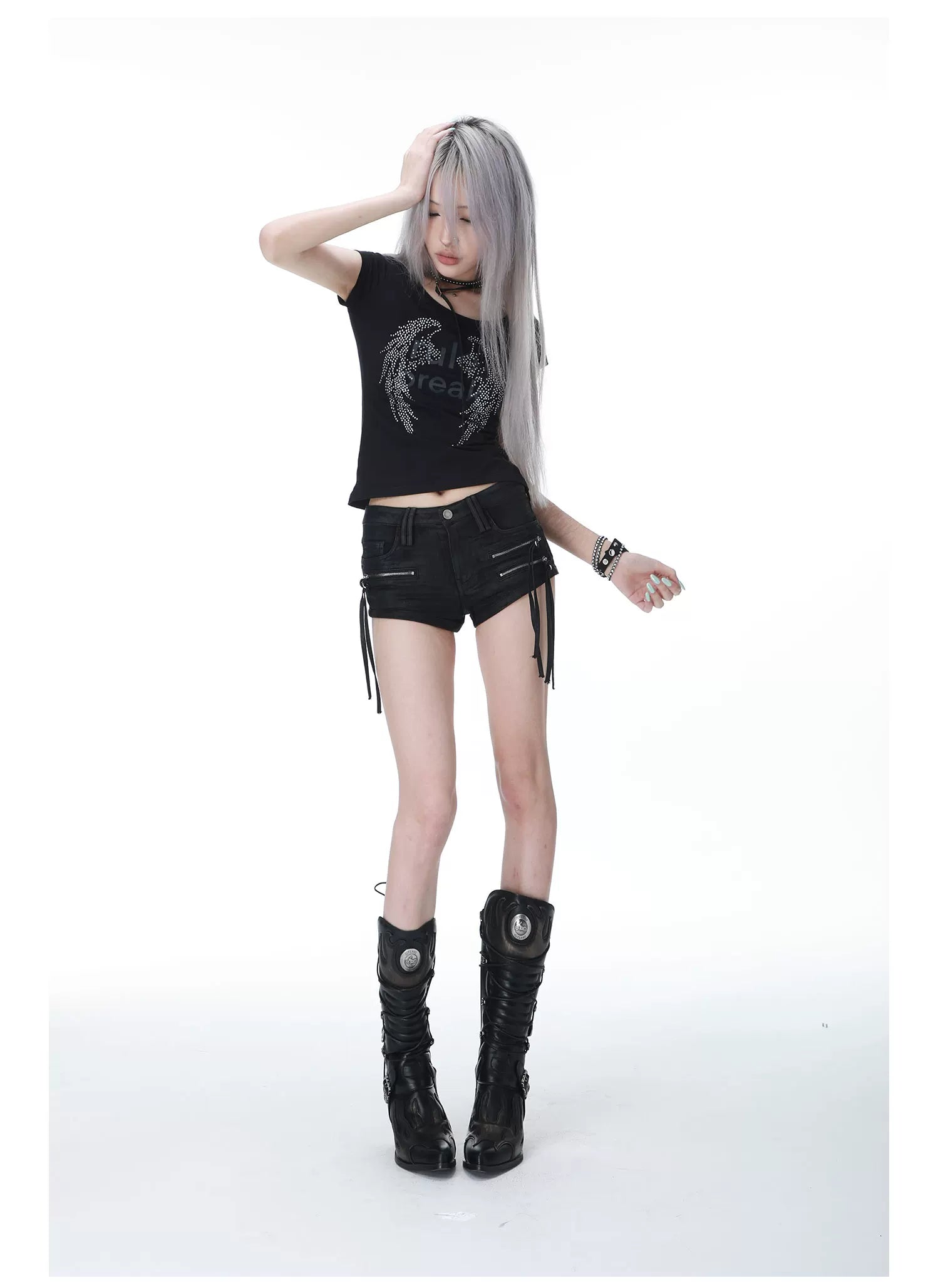 FRINGE WAXED DENIM HOT PANTS
