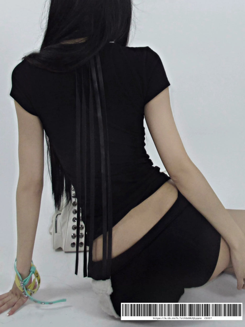 3D LOGO STRETCH V-NECK TEE