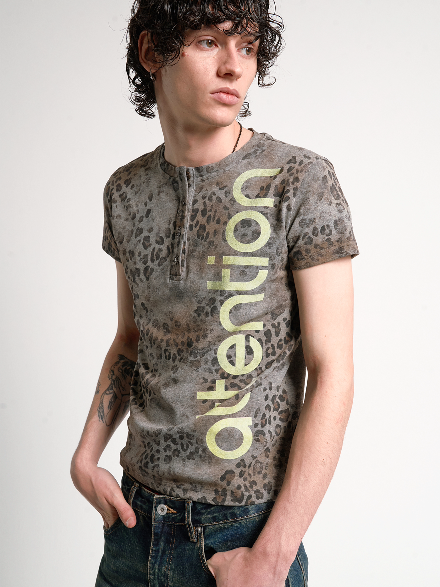 BROWN SAND LEOPARD PRINT T-SHIRT