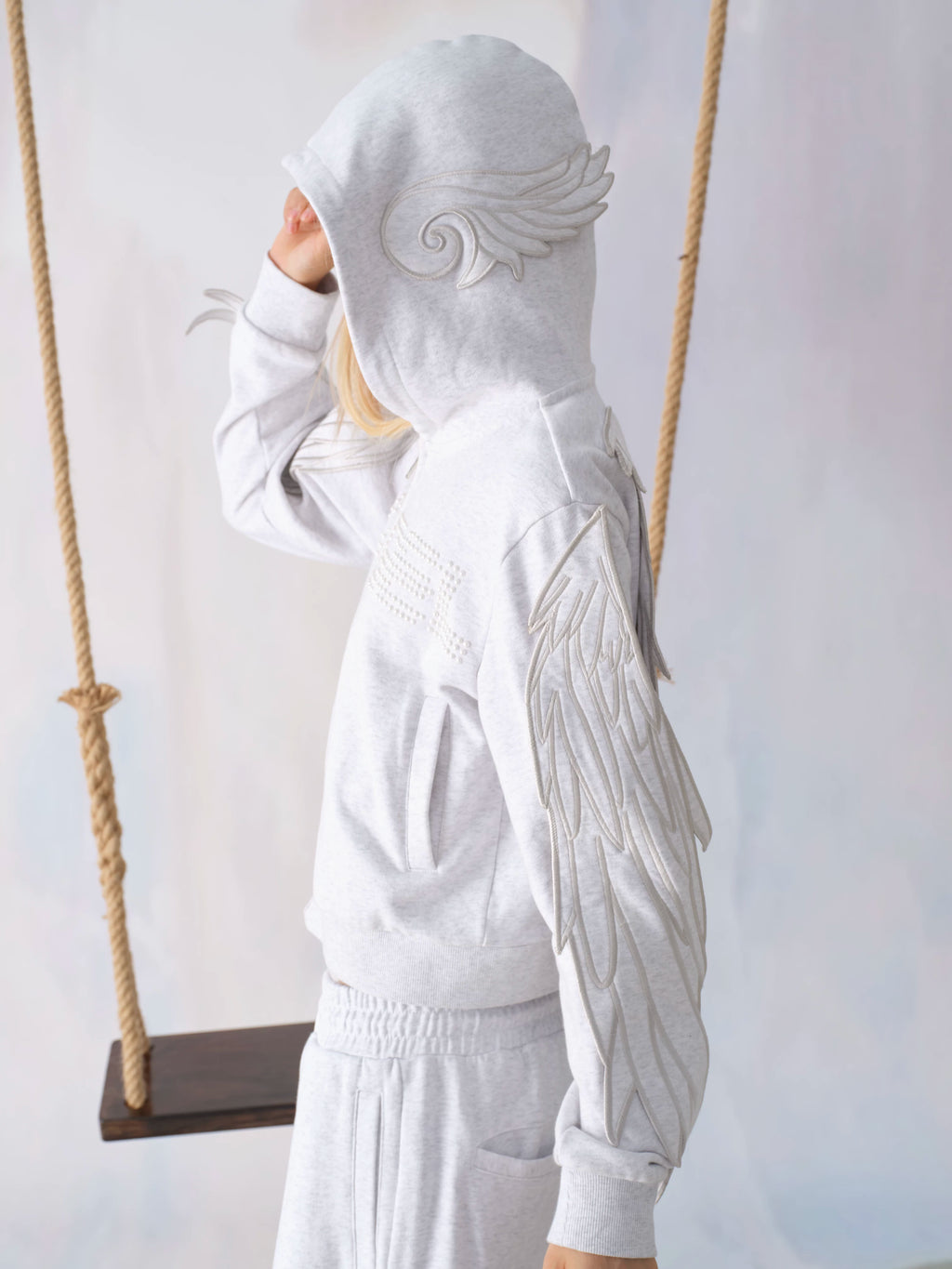 CROPPED PEARL HOODED SWEATSHIRT