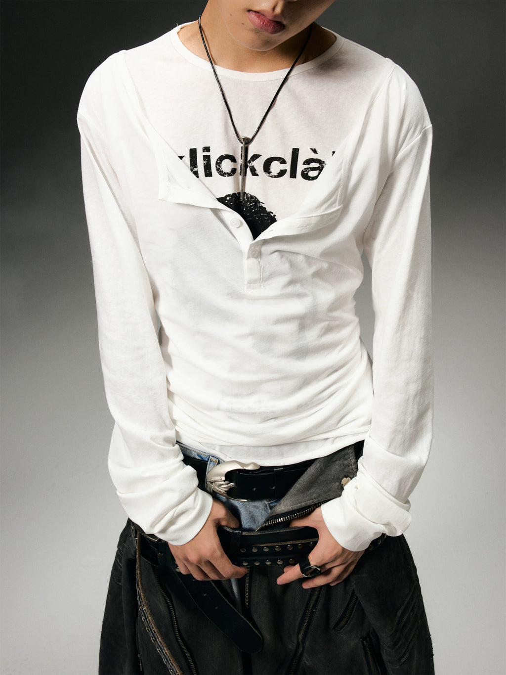 DOUBLE-LAYERED LONG SLEEVE T-SHIRT