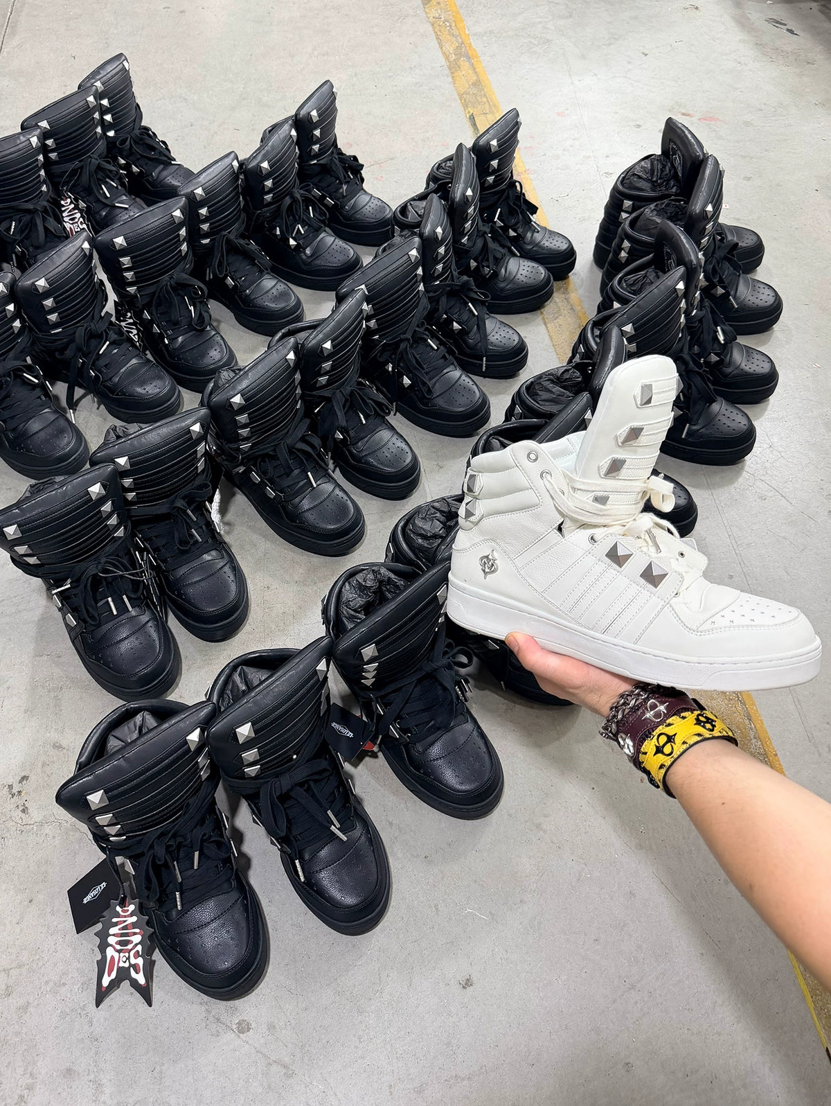 COURT-STYLE SNEAKERS WITH PEARL CLOSURE