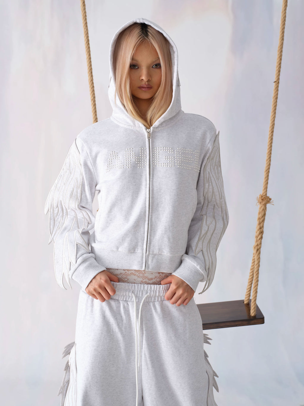 CROPPED PEARL HOODED SWEATSHIRT