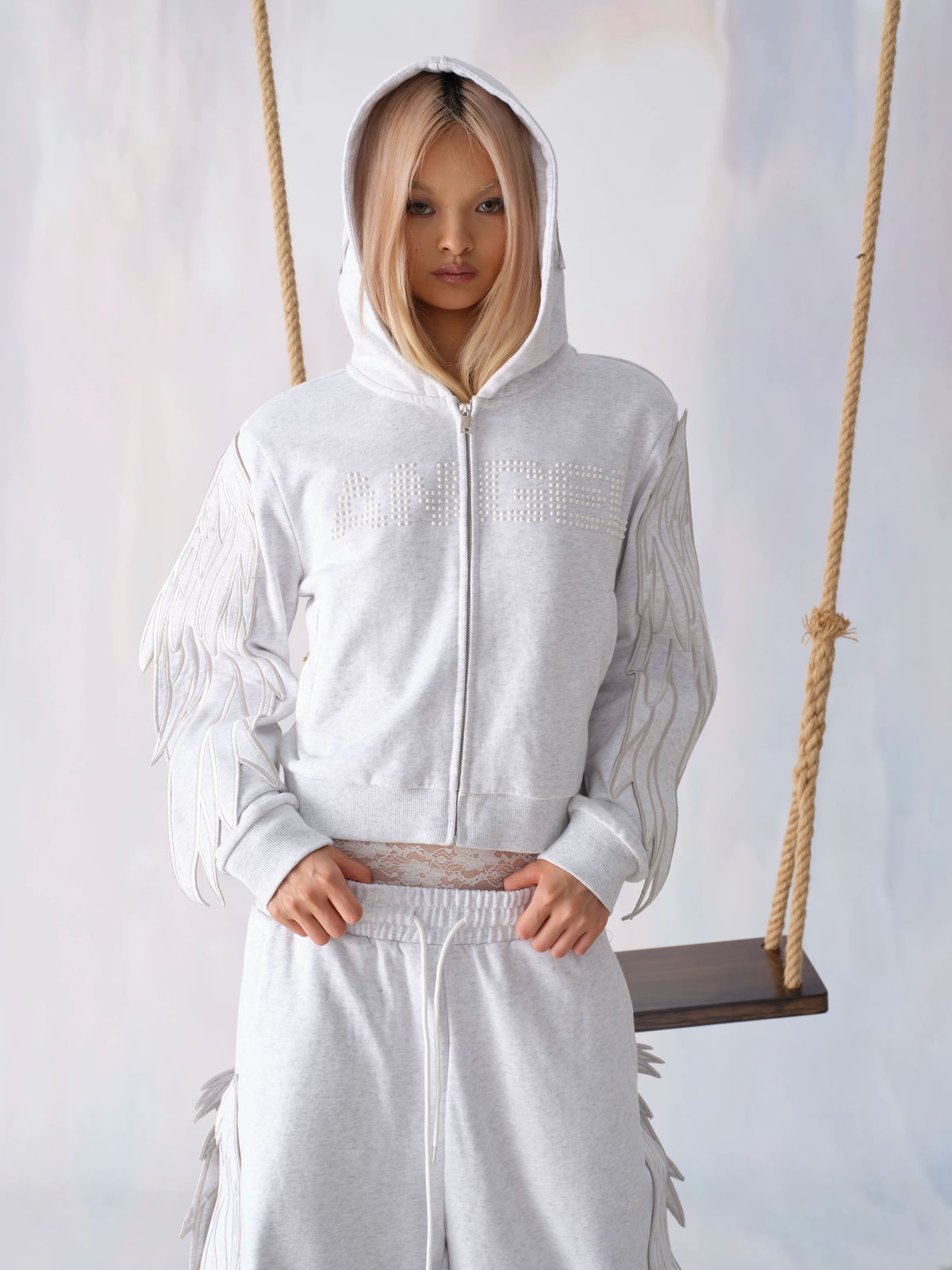 CROPPED PEARL HOODED SWEATSHIRT