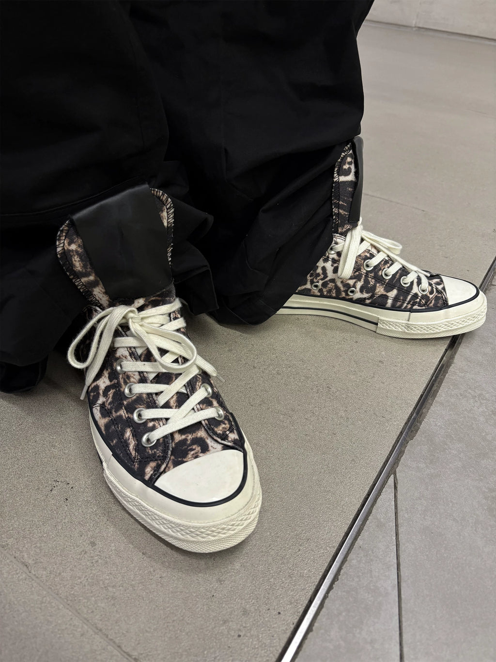 LEOPARD PRINT CANVAS SHOES
