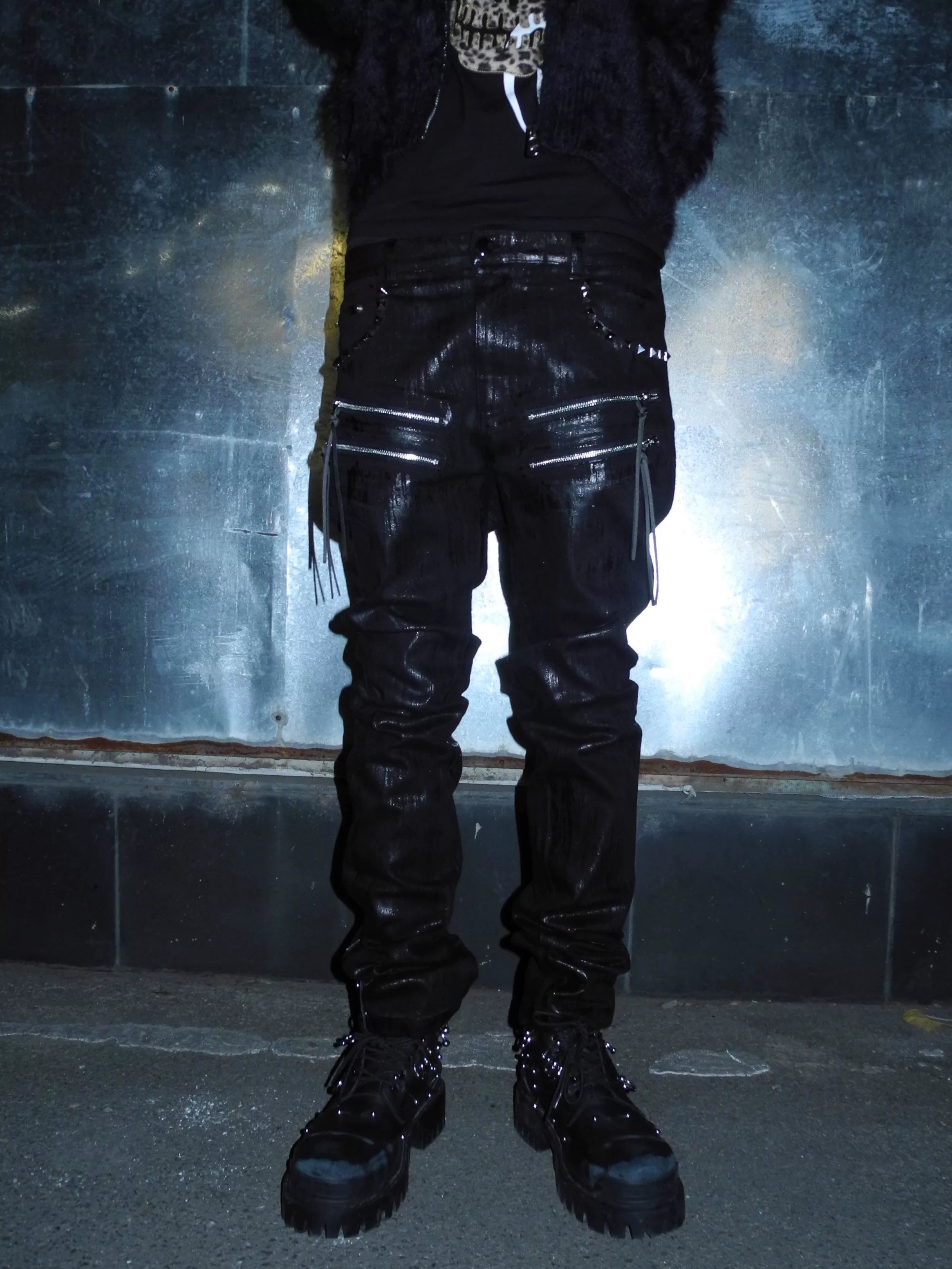 COATED SLIM FIT BLACK JEANS