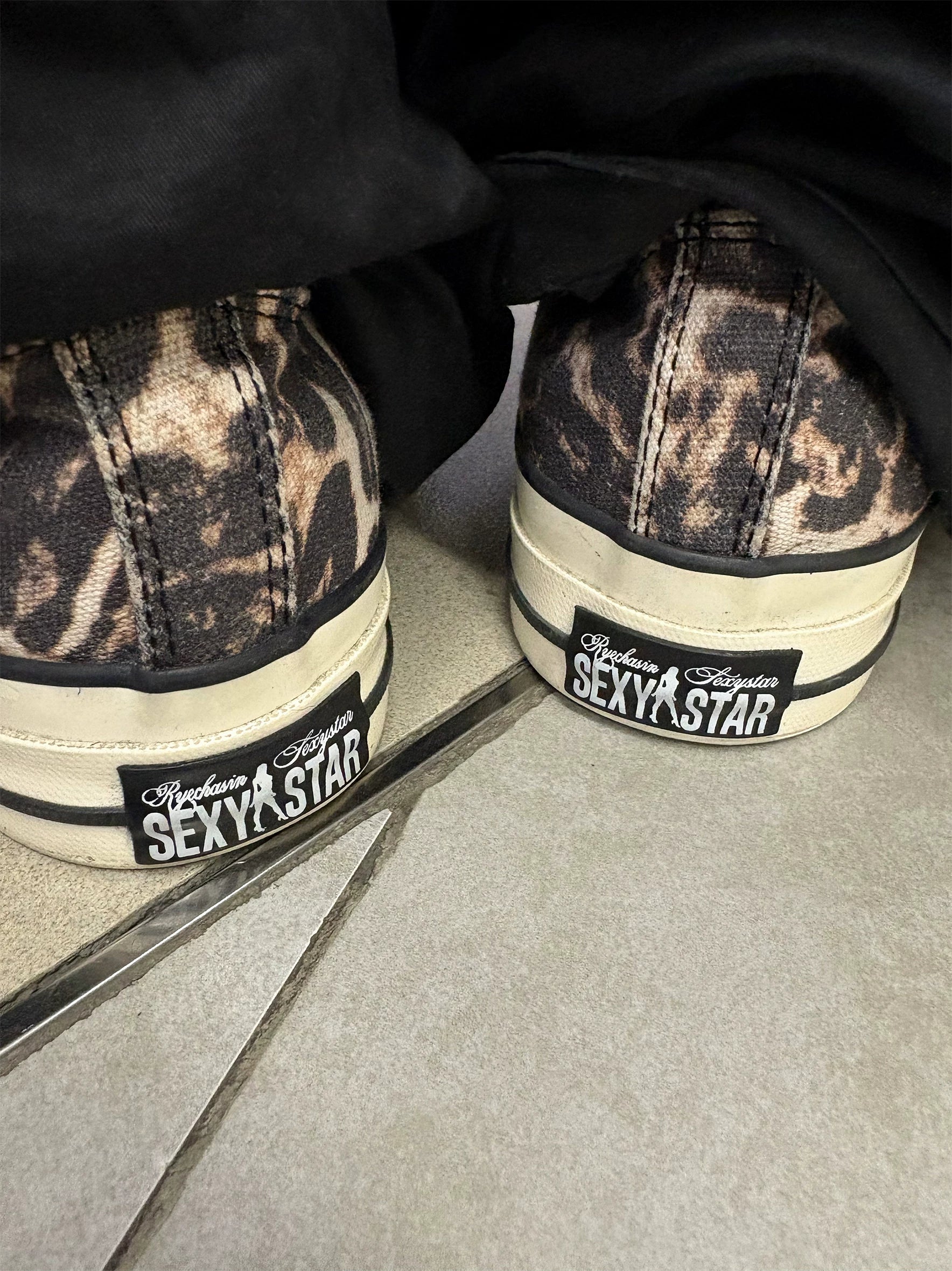 LEOPARD PRINT CANVAS SHOES