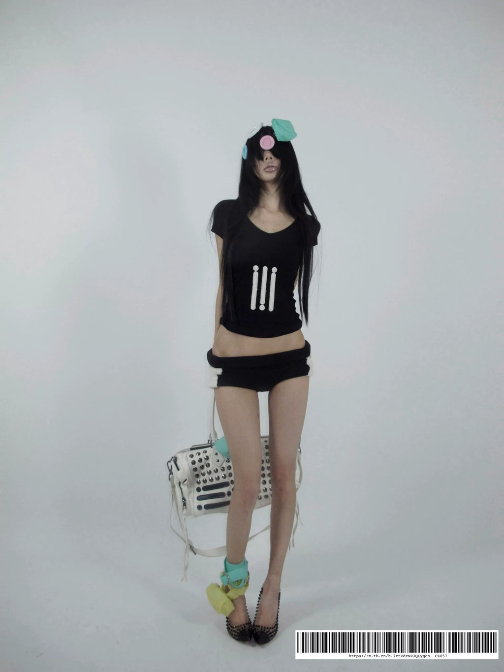 3D LOGO STRETCH V-NECK TEE