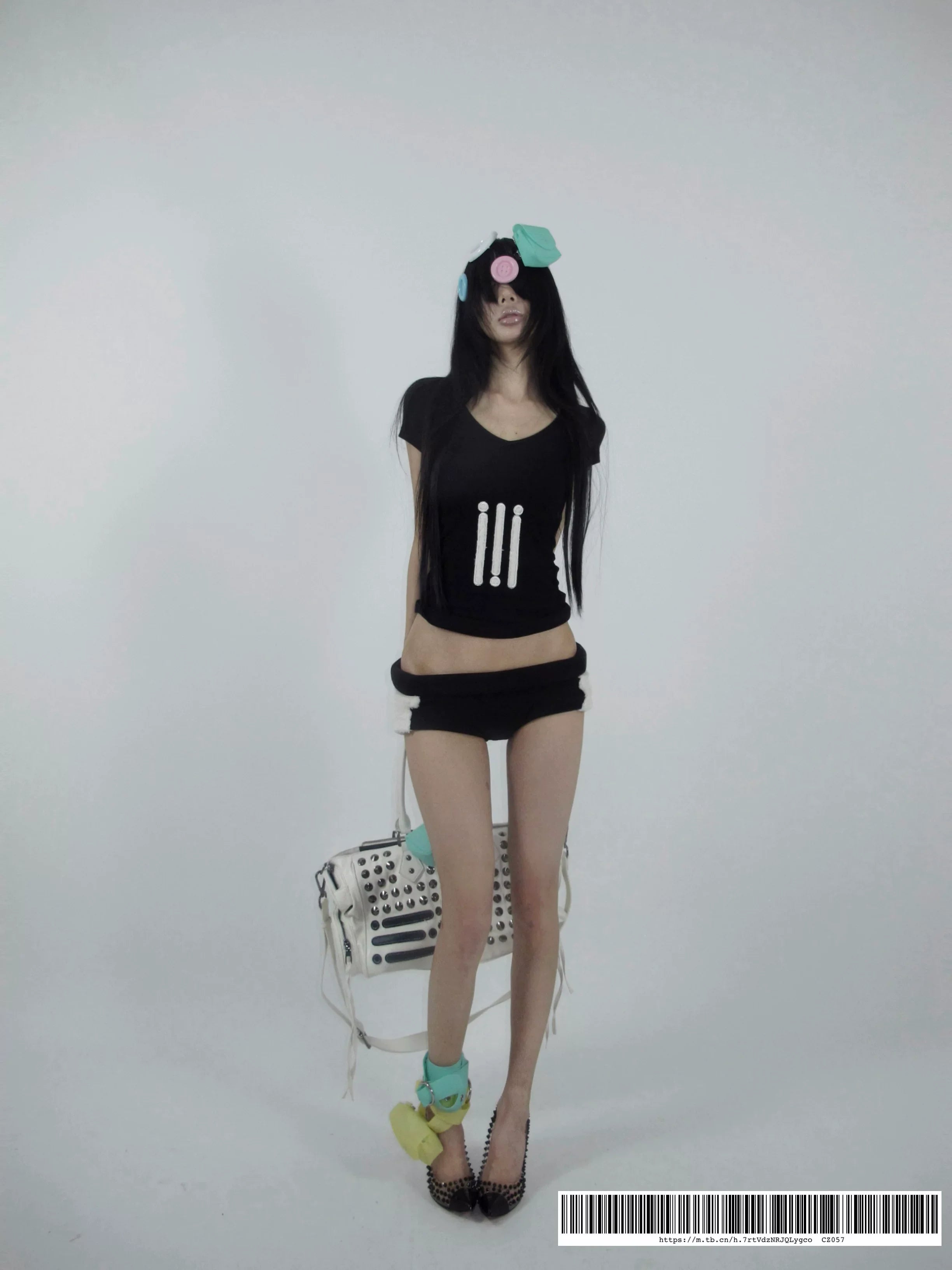 3D LOGO STRETCH V-NECK TEE