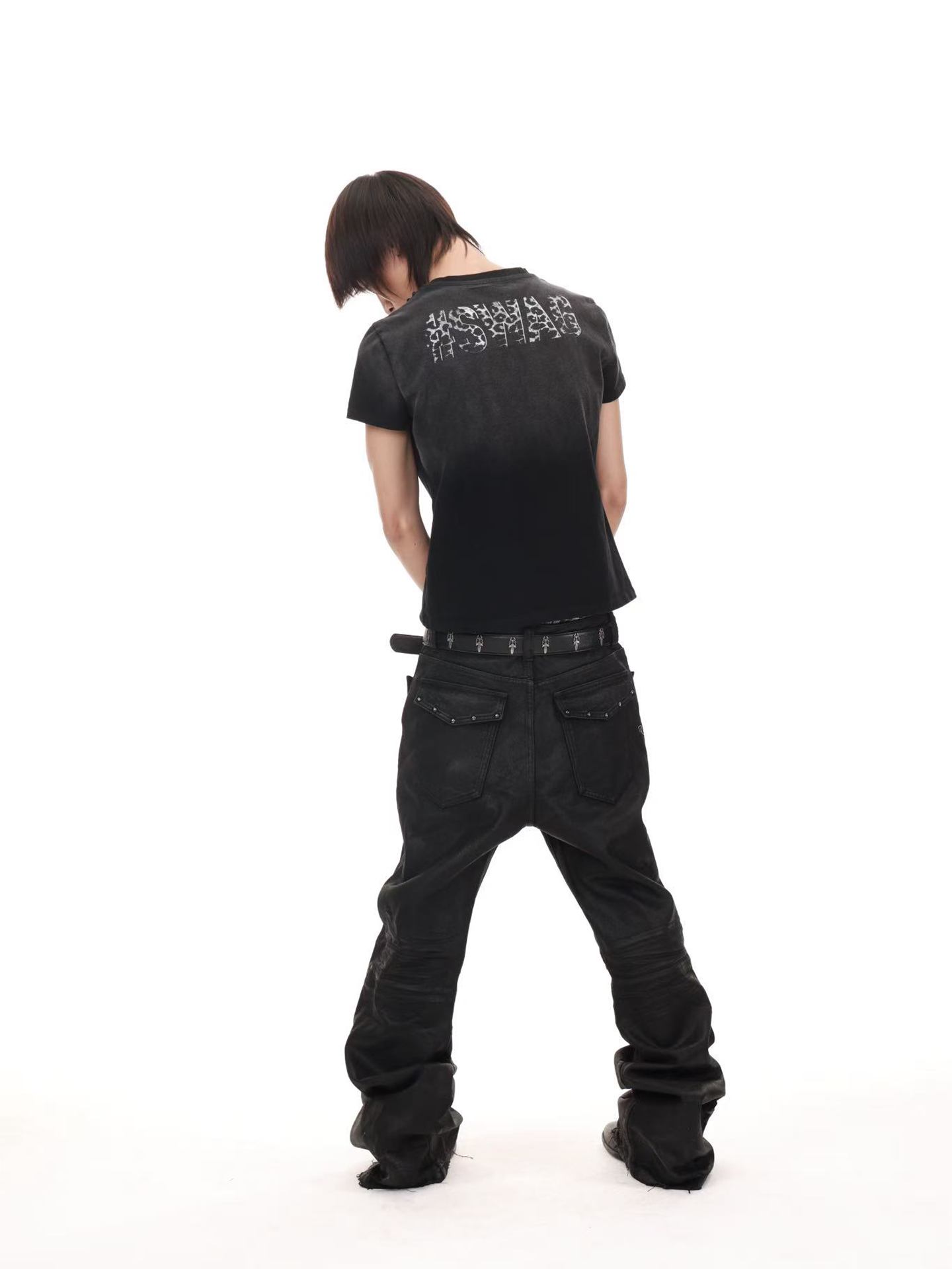 DISTRESSED GRAPHIC TEE