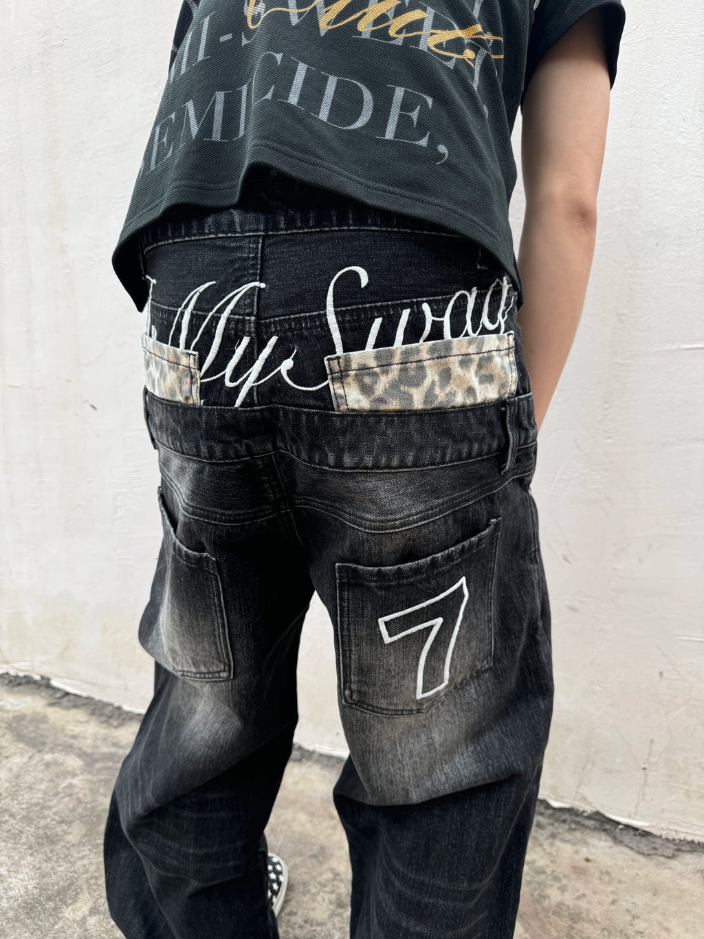 LEOPARD EMBELLISHED BAGGY JEANS