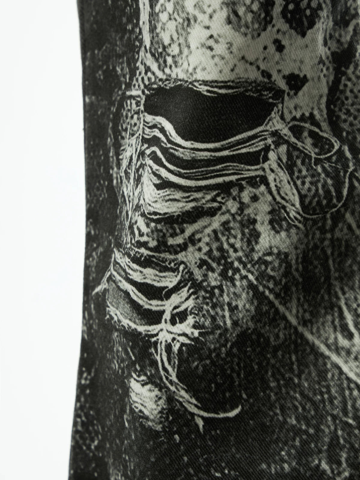 SNAKE PRINT RIPPED DENIM PANTS