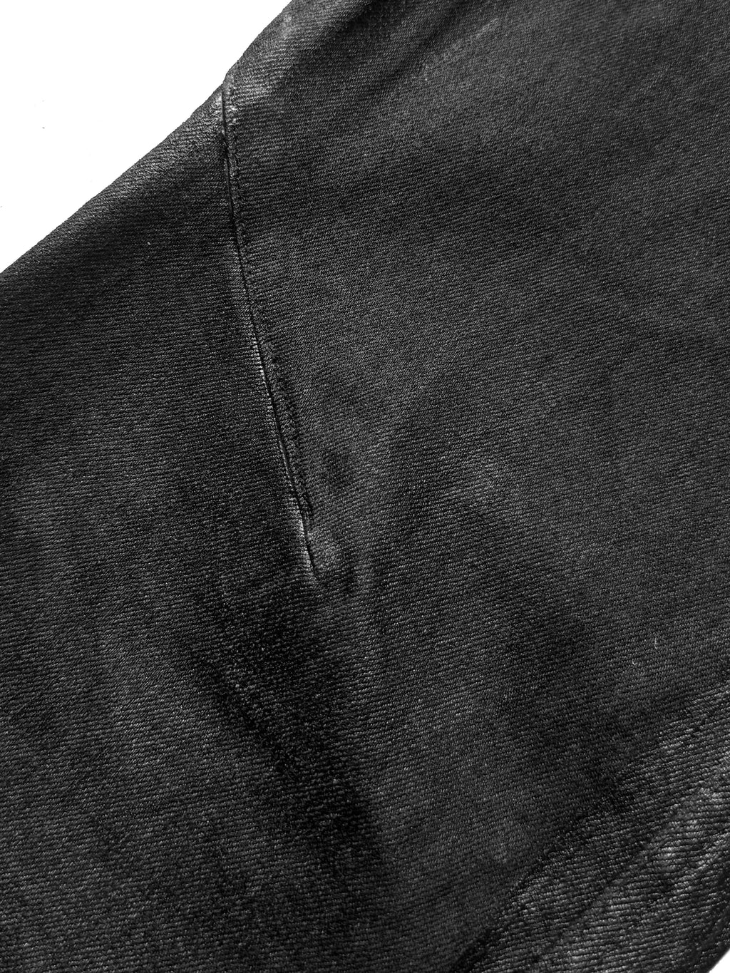 DISTRESSED BLACK STRETCH JEANS