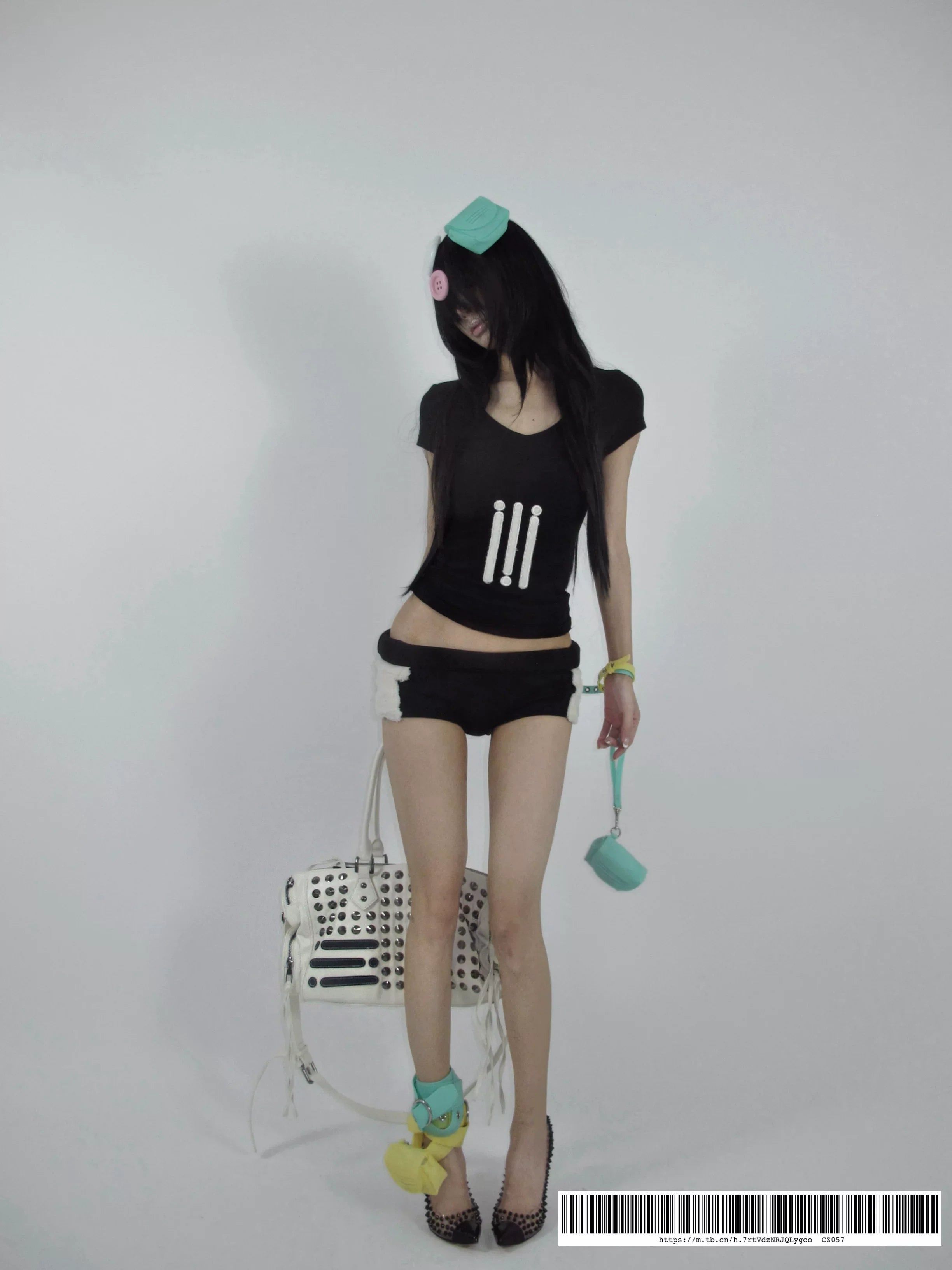 3D LOGO STRETCH V-NECK TEE