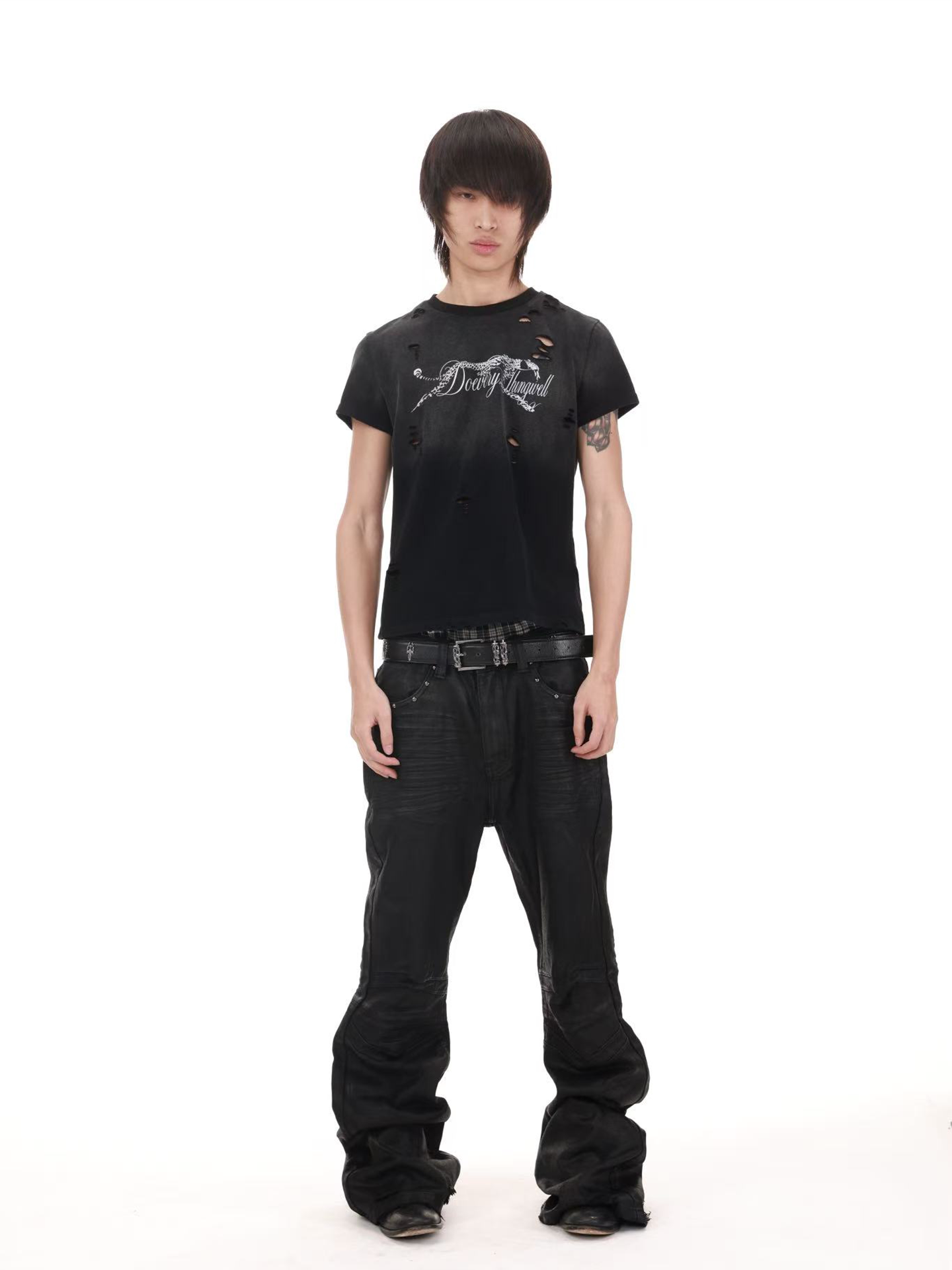 DISTRESSED GRAPHIC TEE