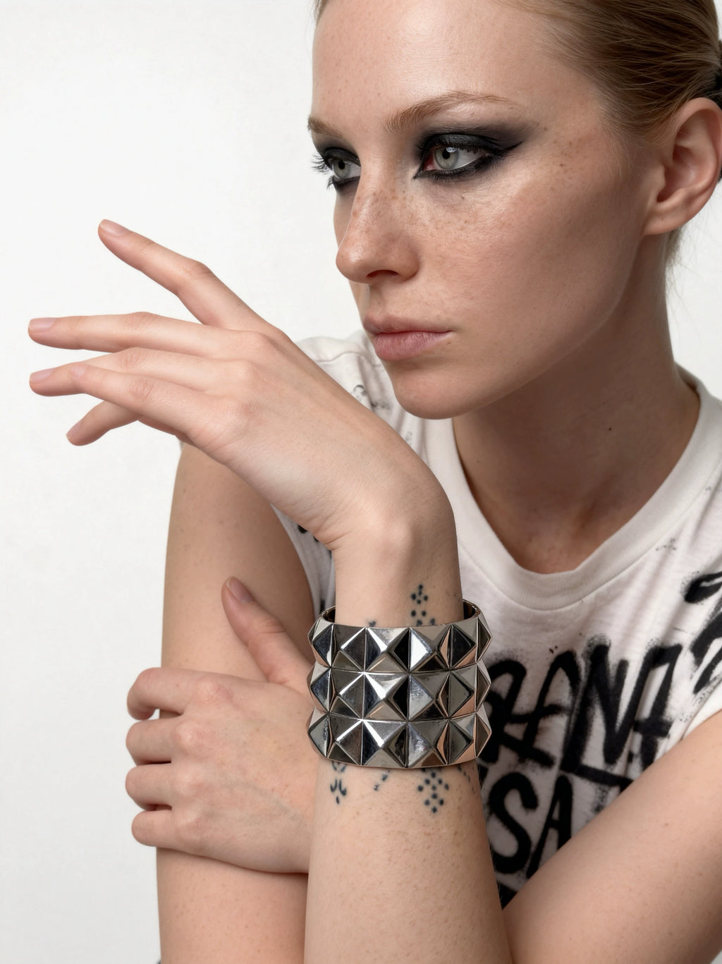 SPIKE ARMOR CUFF