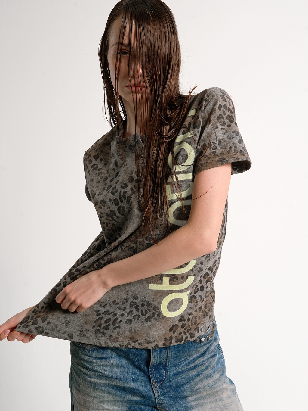 BROWN SAND LEOPARD PRINT T-SHIRT