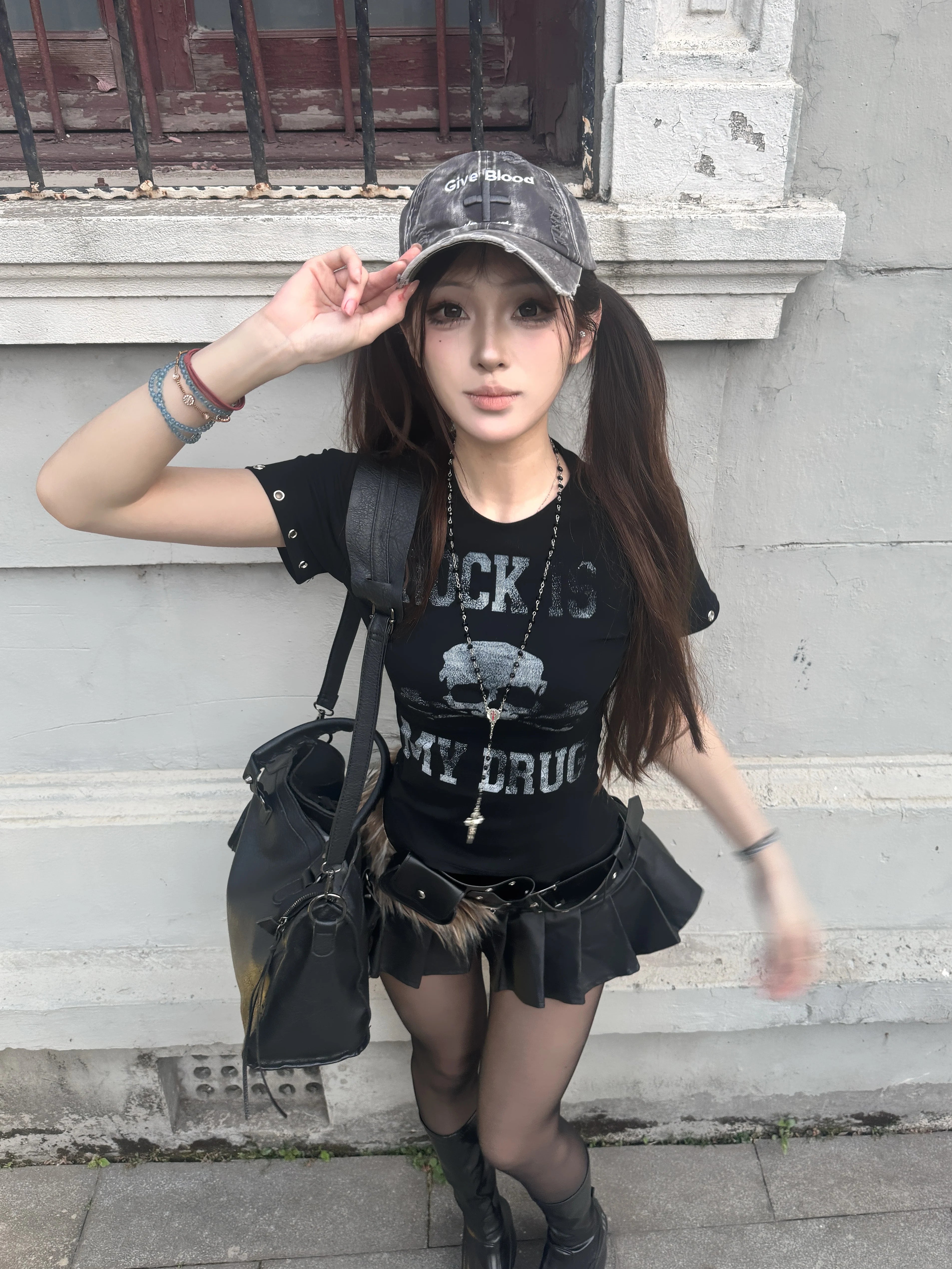 DARK SKULL GRAPHIC TEE