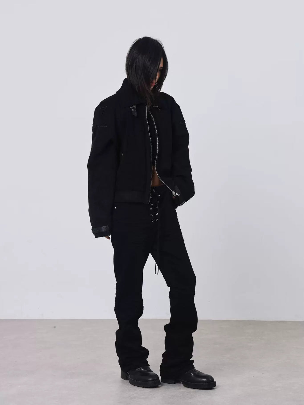 DISTRESSED SLIM STRAIGHT JEANS