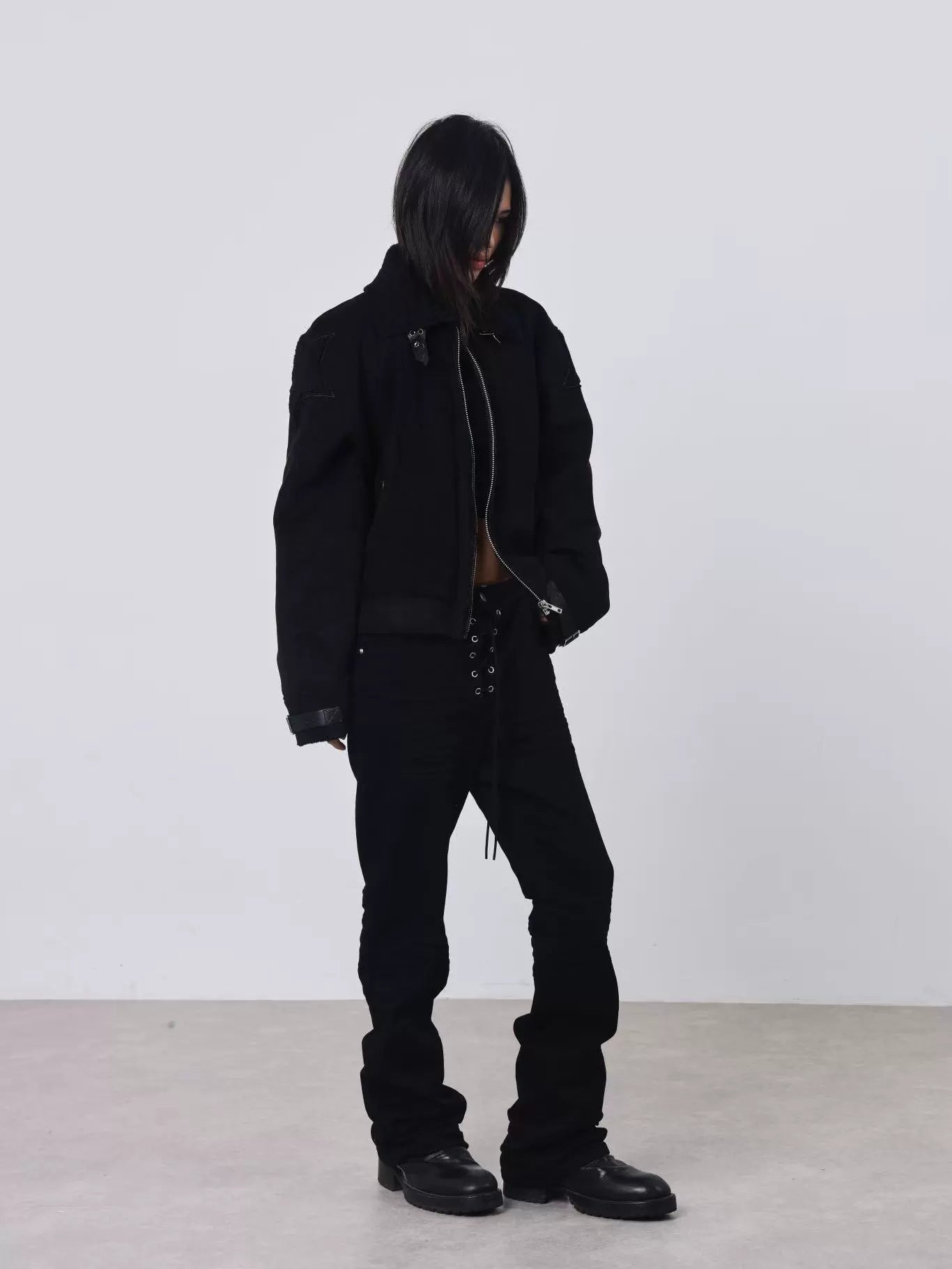 DISTRESSED SLIM STRAIGHT JEANS