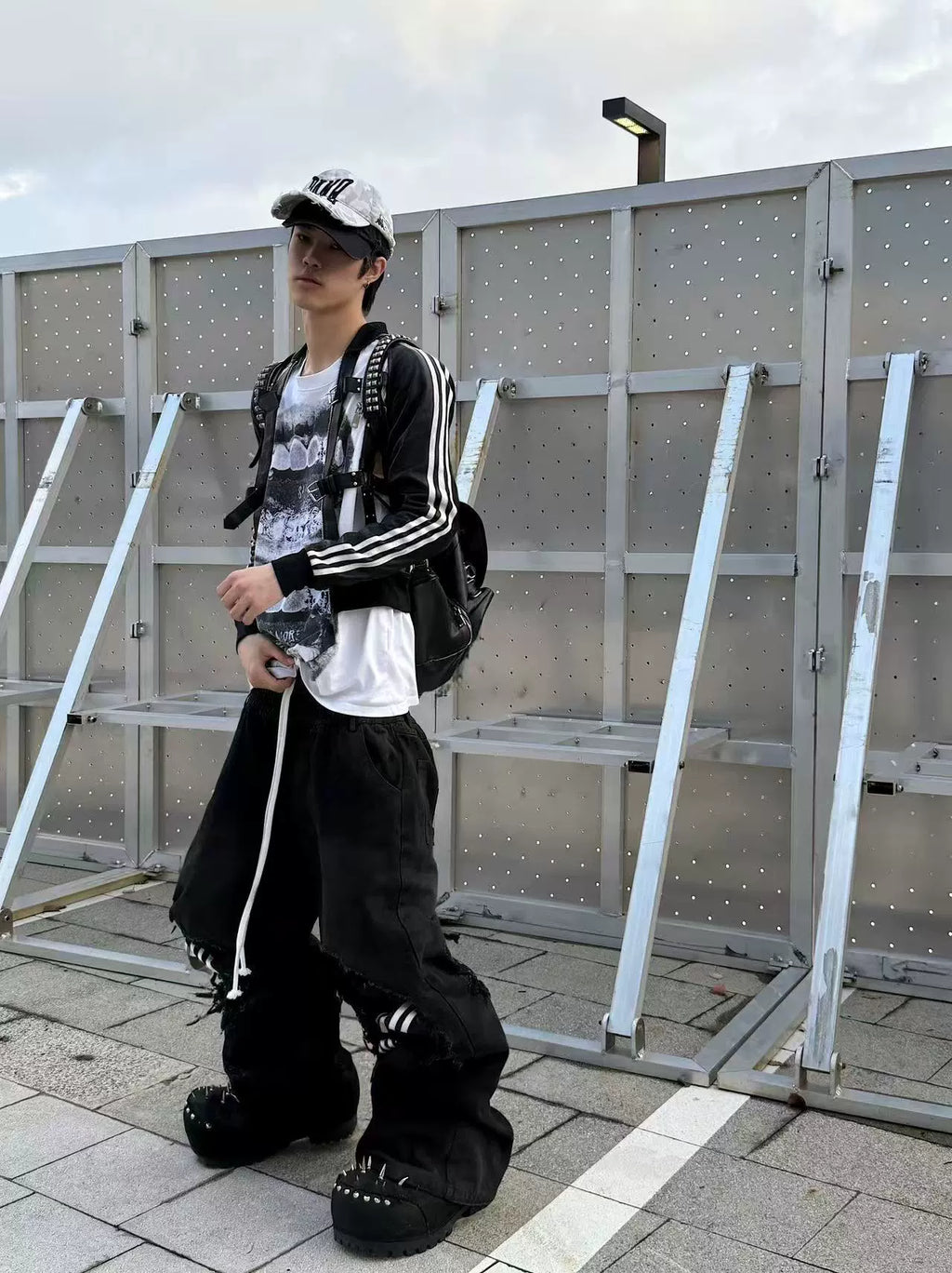 DOUBLE VOID DISTRESSED PANTS