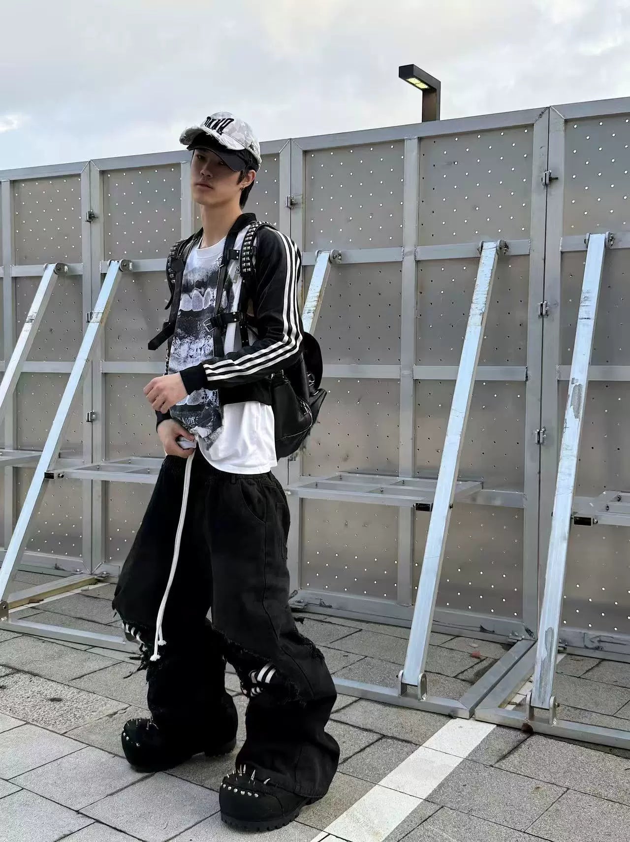 DOUBLE VOID DISTRESSED PANTS